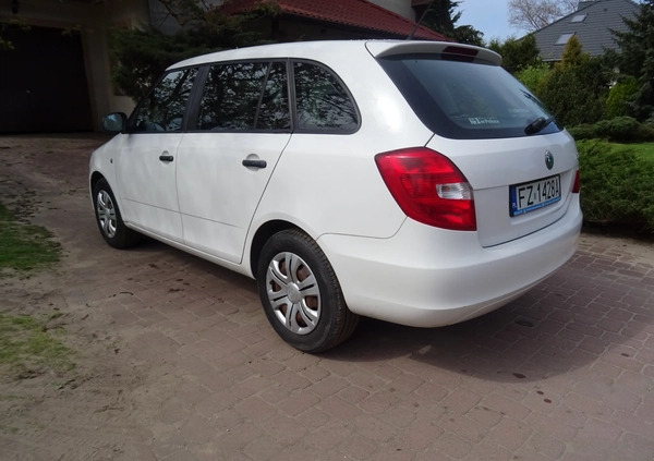 Skoda Fabia cena 10900 przebieg: 257900, rok produkcji 2010 z Karlino małe 191